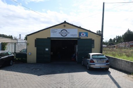 Meio Alto Garage
